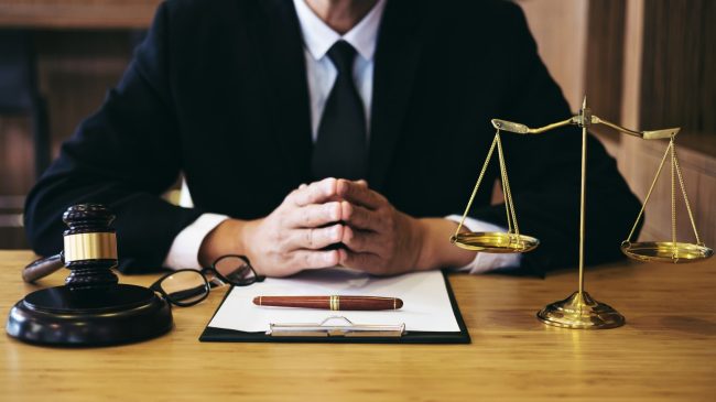 Pożyczka na adwokata – dlaczego warto po nią sięgnąć?